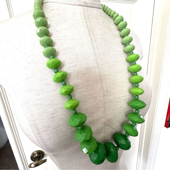 Garold Miller green beaded necklace and earrings set - Picture 3 of 11